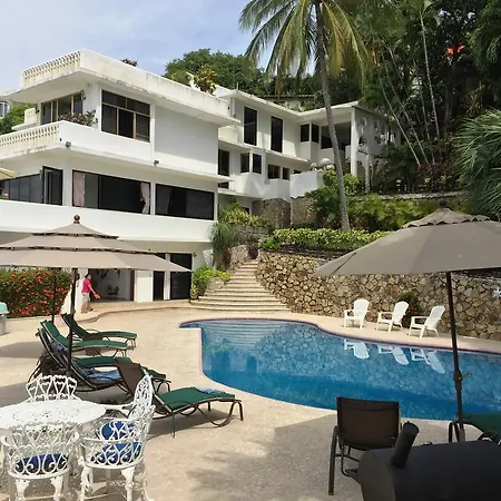 Villa Guitarron gran terraza vista espectacular 6 huespedes piscina gigante-3